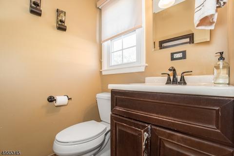 73 Baldwin Ter, Wayne, NJ 07470 photo 19