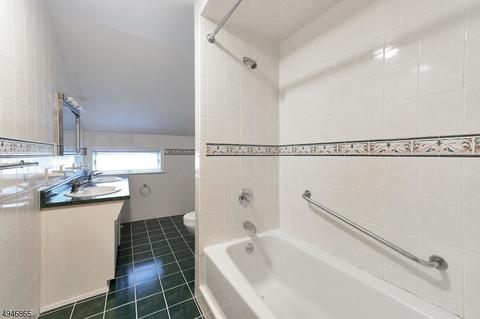 689 Seagull Dr, Paramus, NJ 07652 photo 19