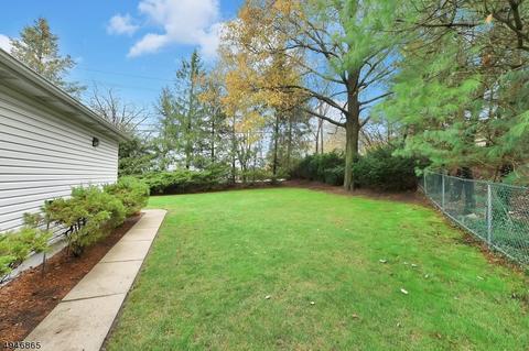 689 Seagull Dr, Paramus, NJ 07652 photo 23
