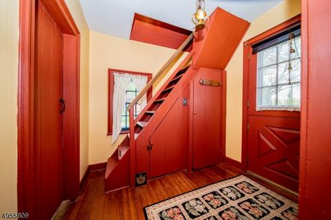 8 Auryansen Ct, Closter, NJ 07624 photo 1