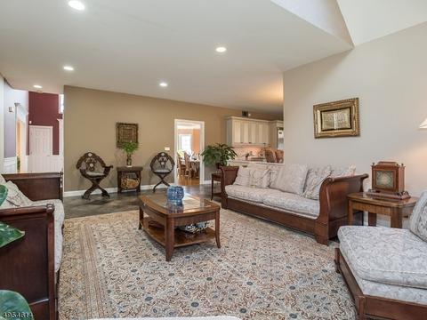 20 Apple Ln, Wayne, NJ 07470 photo 8