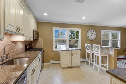 20 Hillside Rd, Hackettstown, NJ 07840 photo 2