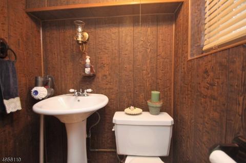 35 Este Pl, Bloomfield, NJ 07003 photo 13