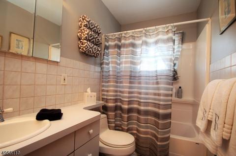 35 Este Pl, Bloomfield, NJ 07003 photo 9