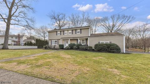 4 Hoover Pl, Wayne, NJ 07470 photo 2
