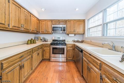 10 Tomahawk Dr, Wayne, NJ 07470 photo 3