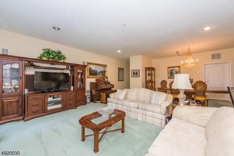 722 Brittany Dr, Wayne, NJ 07470 photo 4