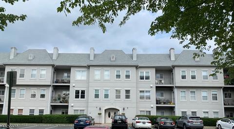722 Brittany Dr, Wayne, NJ 07470 photo 1