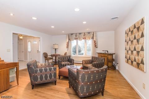 4 Nancy Ct, Wayne, NJ 07470 photo 2