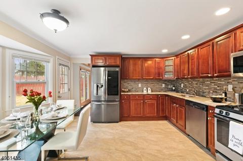 51 Smithfield Dr, Springfield, NJ 07081 photo 3