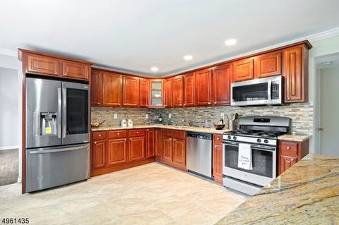 51 Smithfield Dr, Springfield, NJ 07081 photo 2