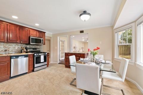51 Smithfield Dr, Springfield, NJ 07081 photo 4