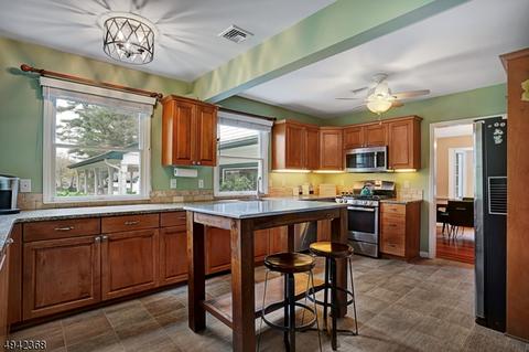 148 E Springbrook Dr, Gillette, NJ 07933 photo 8
