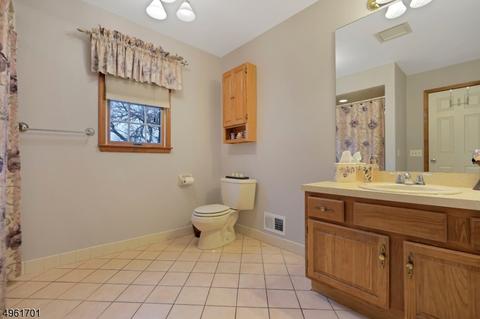 16 Rutherford Ct, Middlesex, NJ 08846 photo 21