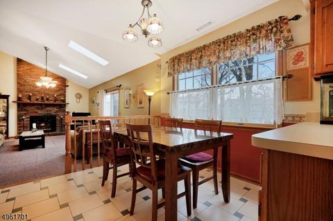 16 Rutherford Ct, Middlesex, NJ 08846 photo 9