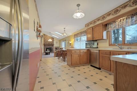 16 Rutherford Ct, Middlesex, NJ 08846 photo 8