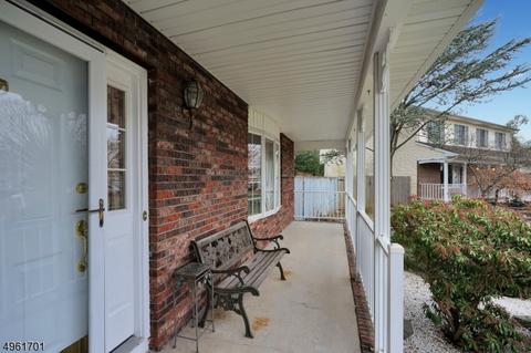 16 Rutherford Ct, Middlesex, NJ 08846 photo 2
