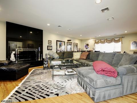 57 Chandler Dr, Wayne, NJ 07470 photo 6