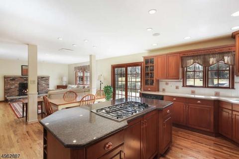 25 Phoenix Dr, Mendham, NJ 07945 photo 8