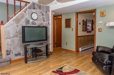39 Bergen Ave, Wanaque Boro, NJ 07420 photo 4