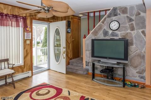 39 Bergen Ave, Wanaque Boro, NJ 07420 photo 3