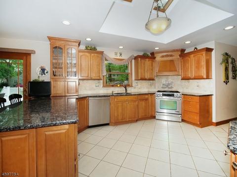 54 Fairview Rd, Clark, NJ 07066 photo 6