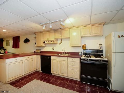 54 Fairview Rd, Clark, NJ 07066 photo 17