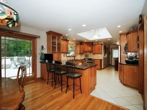 54 Fairview Rd, Clark, NJ 07066 photo 5