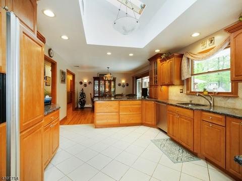 54 Fairview Rd, Clark, NJ 07066 photo 4