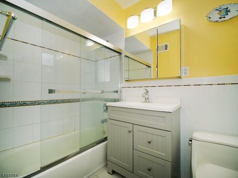 54 Fairview Rd, Clark, NJ 07066 photo 12