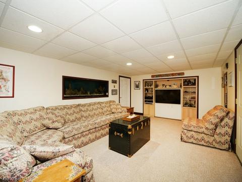 54 Fairview Rd, Clark, NJ 07066 photo 18