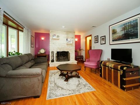 54 Fairview Rd, Clark, NJ 07066 photo 2