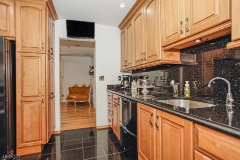 42 Rolling Hills Dr, Wayne, NJ 07470 photo 5