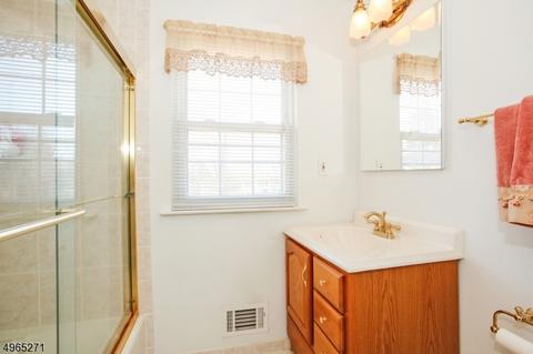 42 Rolling Hills Dr, Wayne, NJ 07470 photo 15