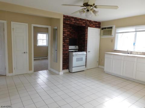 3 E Pine St, Highland Lakes, NJ 07422 photo 9