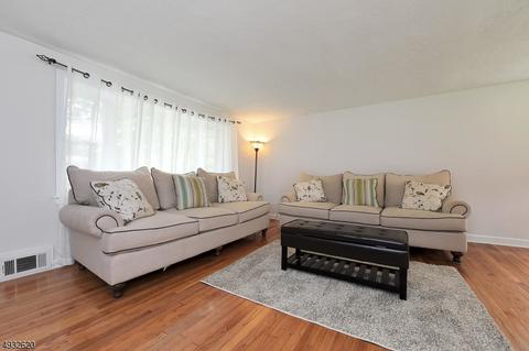 12 Macgregor Ct, Waldwick, NJ 07463 photo 3