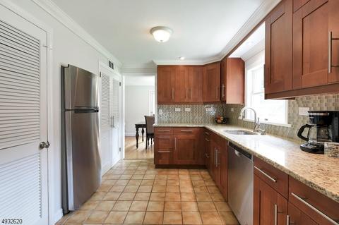 12 Macgregor Ct, Waldwick, NJ 07463 photo 9