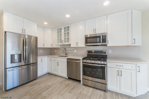 9 Hansen Pl, Wayne, NJ 07470 photo 3