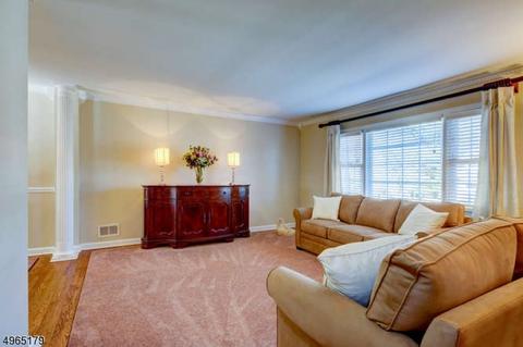 25 Greenbrook Rd, Middlesex, NJ 08846 photo 4