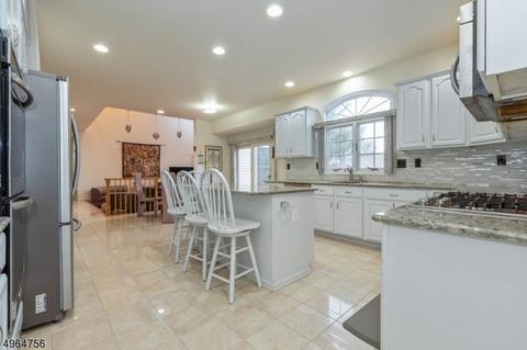 56 Bourbon St, Wayne, NJ 07470 photo 4