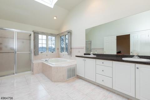 56 Bourbon St, Wayne, NJ 07470 photo 9