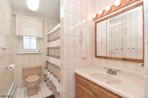 110 Fieldstone Pl, Wayne, NJ 07470 photo 15