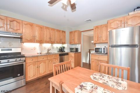 110 Fieldstone Pl, Wayne, NJ 07470 photo 9