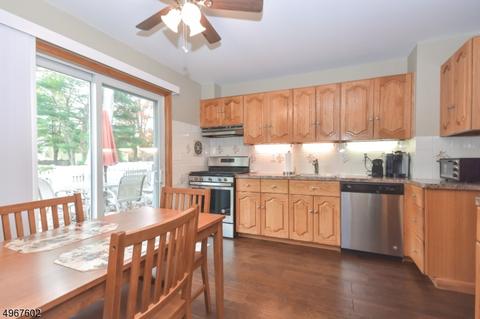 110 Fieldstone Pl, Wayne, NJ 07470 photo 10