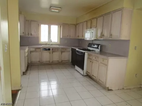 77 Carol Pl, Wayne, NJ 07470 photo 8