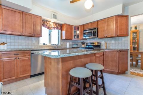 155 Kiwanis Dr, Wayne, NJ 07470 photo 4
