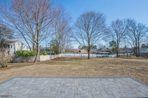 7 Toucan Ct, Wayne, NJ 07470 photo 2