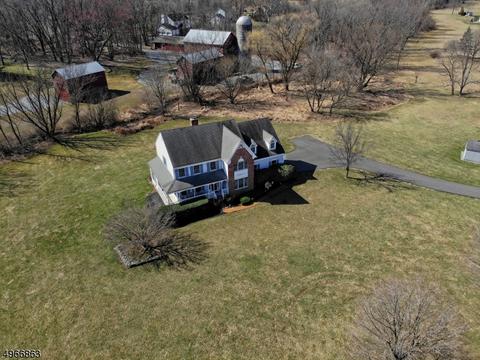1 Coachman Dr, Hampton, NJ 08827 photo 3
