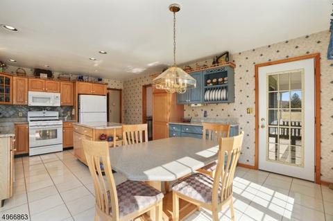 1 Coachman Dr, Hampton, NJ 08827 photo 11