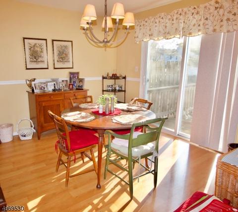 9 Tree Top Rd, Middlesex, NJ 08846 photo 4